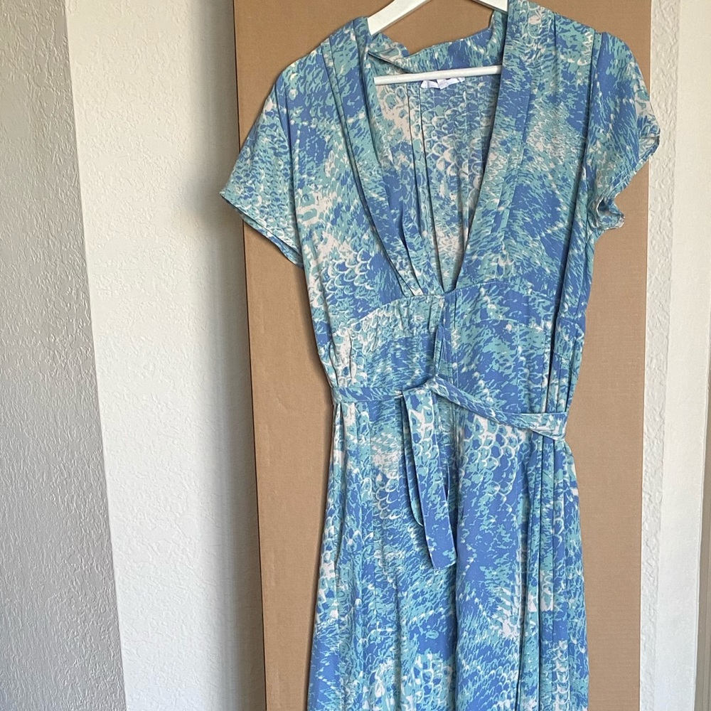 Dress - Picture 2 of 2